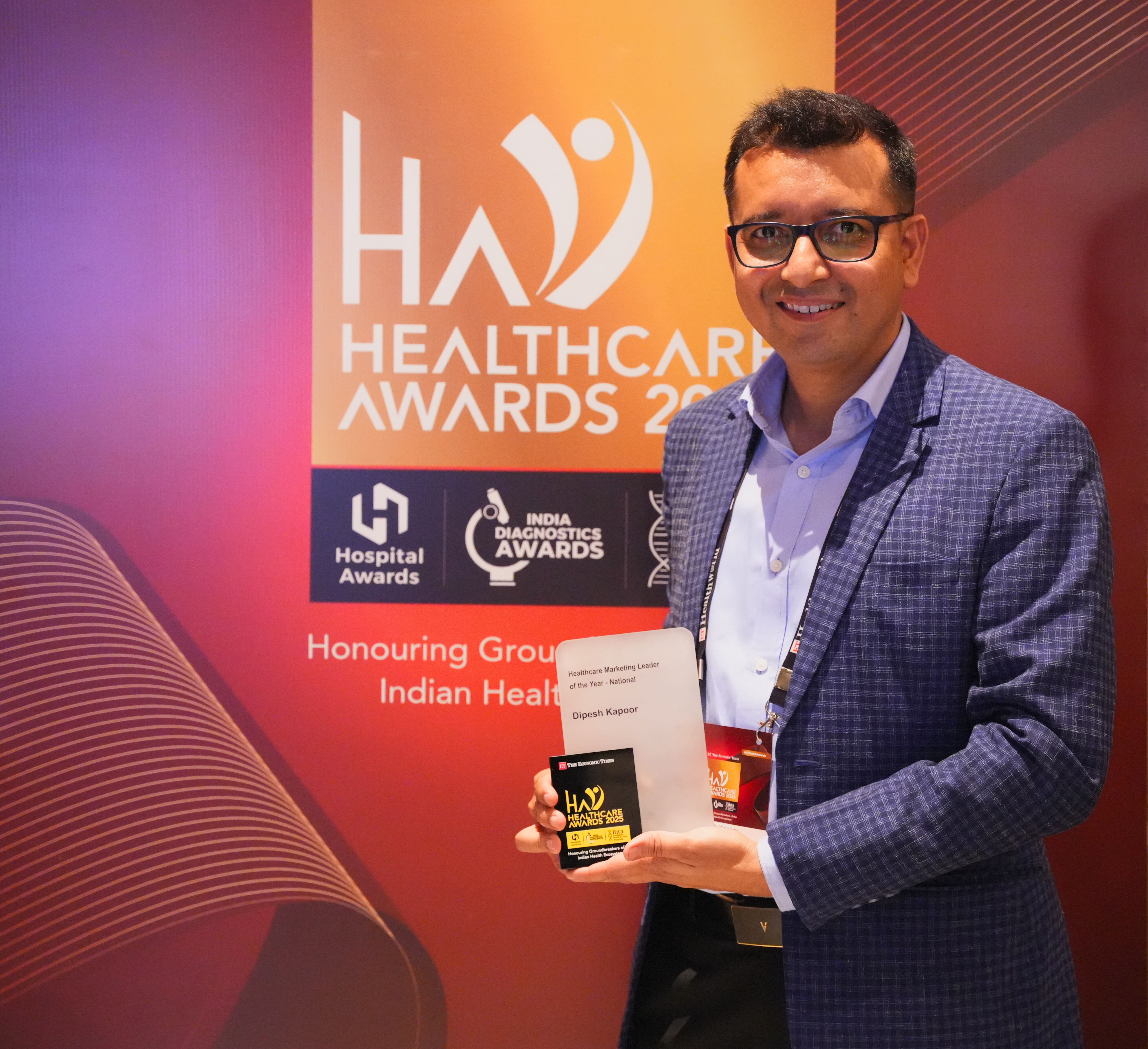 Dipesh Kapoor receiving ET Healthcare Marketing Leader of The Year award
